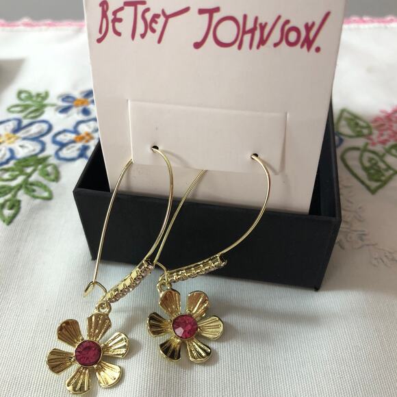 Betsey Johnson Flower Dangle Earrings Gold Shepard's Hook NWT - Picture 2 of 6